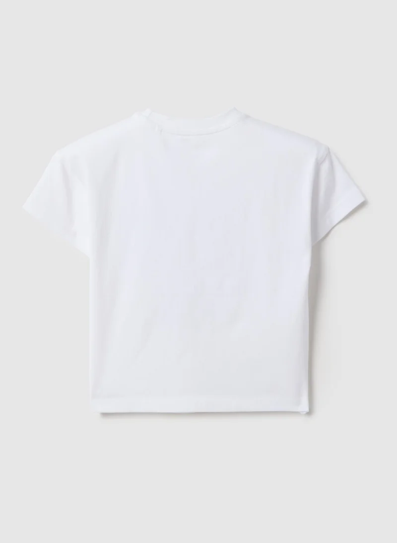 او في اس تيشيرت قطن أبيض مطاطي للبنات بقصة عادية وطبعة